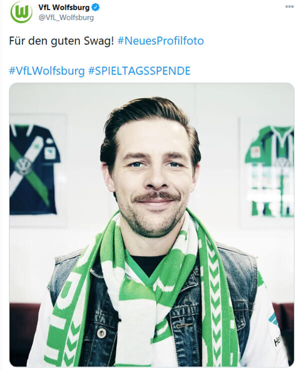 VfL Wolfsburg Twitter Screenshot mit einem Bild von Moderator Klaas Heufer-Umlauf mit VfL-Schal.