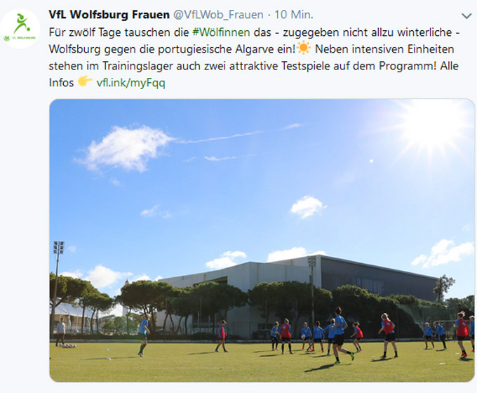 Twitter-Ansicht des Tweets zum Trainingslager der VfL-Frauen des VfL Wolfsburg in Portugal mit Spielerinnen auf dem Trainingsplatz. 