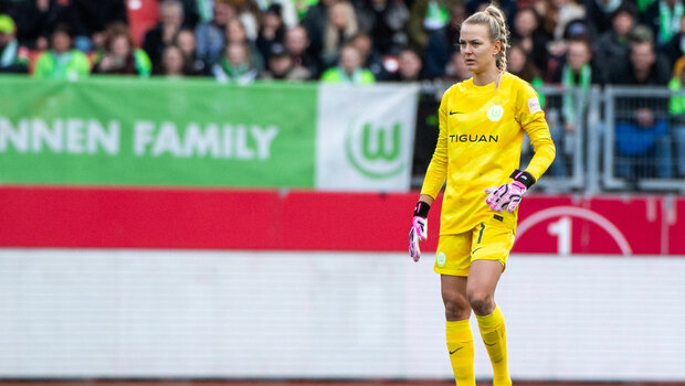 Die VfL-Wolfsburg-Spielerin Merle Frohms auf dem Feld.