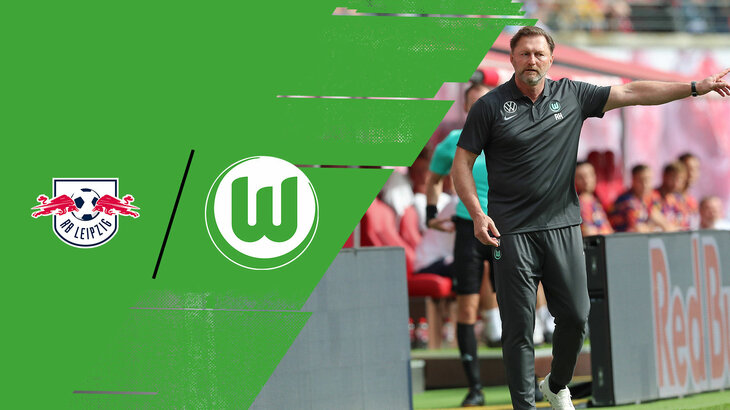 Pressekonferenz nach der 0:3 Niederlage in Leipzig. VfL-Wolfsburg-Trainer Ralph Hasenhüttl steht am Spielfeldrand.