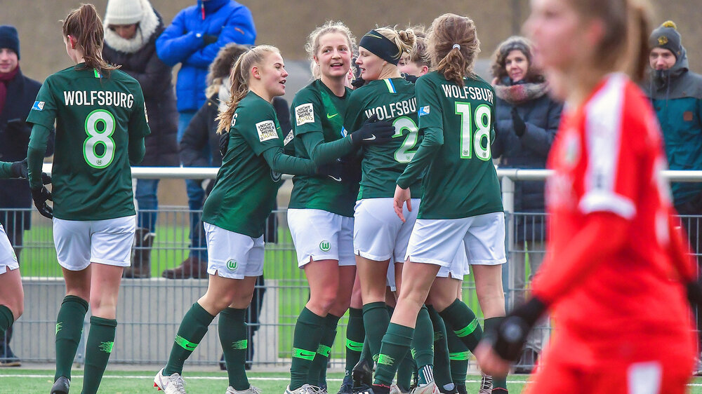 Jubel der U20-Frauen nach dem 1:0 im Spiel gegen Frankfurt.