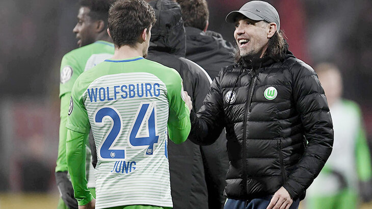 Head coach Martin Schmidt after the final whistle in Nuremberg. 