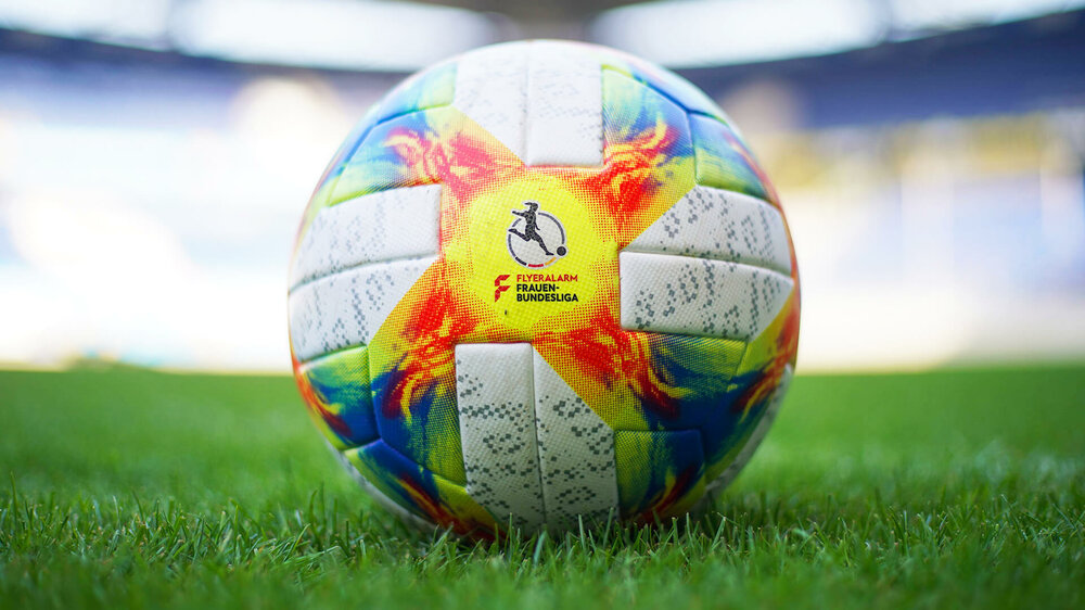 Spielball der Frauen-Bundesliga. 