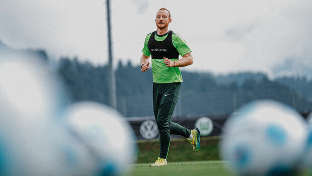 Der VfL-Wolfsburg-Spieler Maximilian Arnold im Lauf.