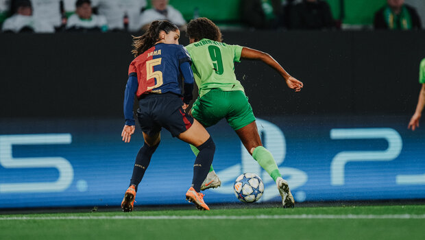 Die VfL-Wolfsburg-Spielerin Lineth Beerensteyn am Ball.