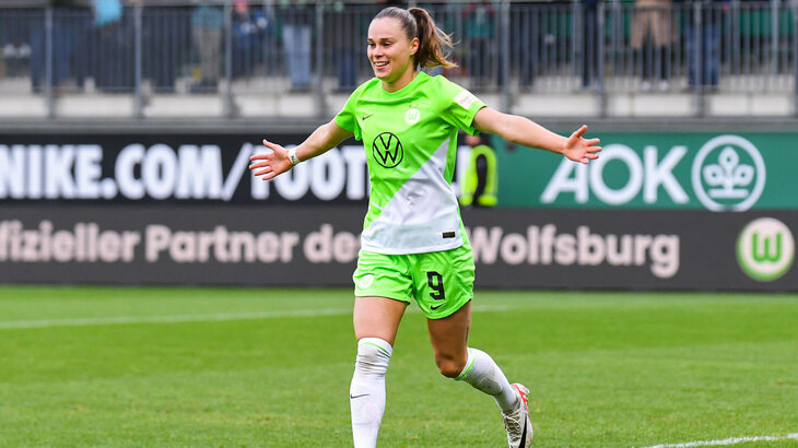 Die VfL-Wolfsburg-Spielerin Ewa Pajor jubelt nach einem Tor.