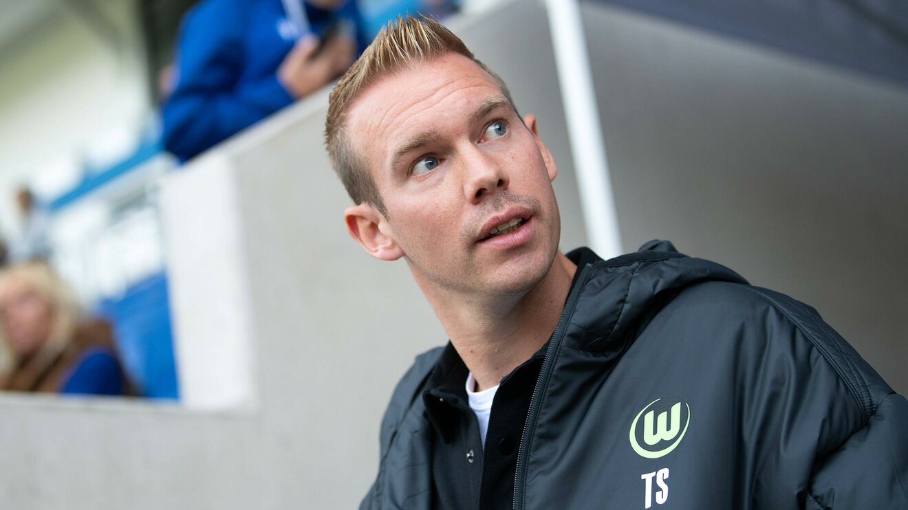 Der Trainer der VfL-Wolfsburg-Frauen Tommy Stroot in Nahaufnahme.
