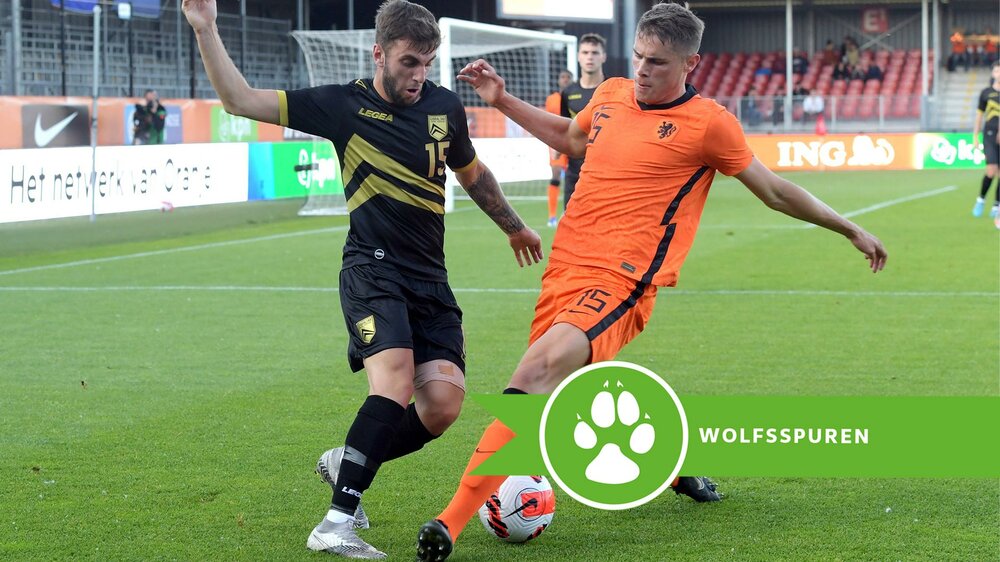 VfL Wolfsburg Spieler Micky van de Ven spielt in der niederländischen Nationalelf. Er läuft in der Nummer 15 für die Niederlande auf.