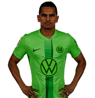 Der VfL Wolfsburg Spieler Rogerio posiert mit den Händen in der Hüfte.