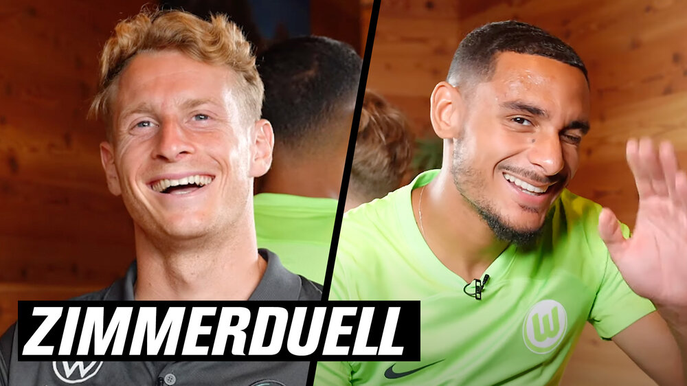 Die beiden VfL-Wolfsburg-Verteidiger Nicolas Cozza und Maxence Lacroix lachen in die Kamera.