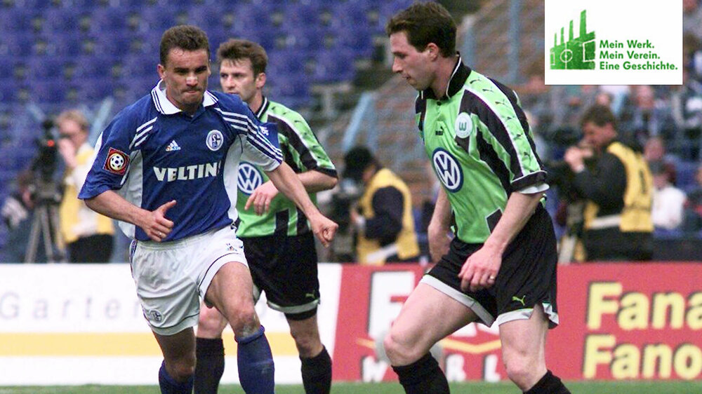Gerald Schröder im Zweikampf mit Schalkes Martin Max in einem Spiel Anfang der 2000er-Jahre. 