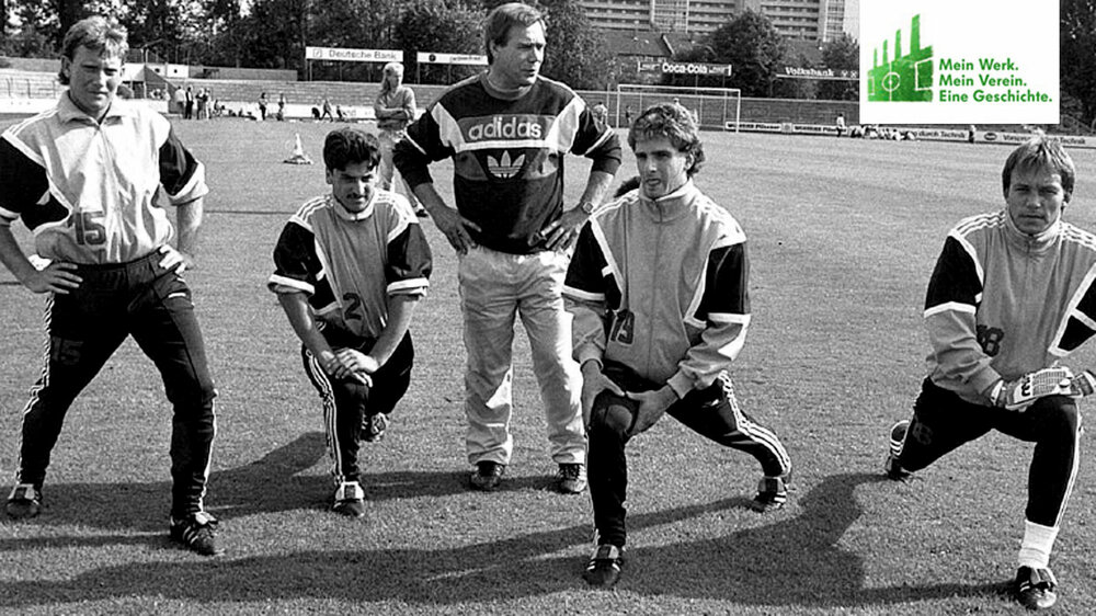 Trainingsszene am Elsterweg 1990. Gian Piero Lazzara ist der Zweite von rechts, in der Mitte steht Trainer Ernst Menzel. 