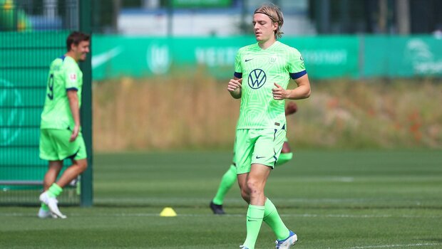 Sebastiaan Bornauw vom VfL Wolfsburg beim Training. 