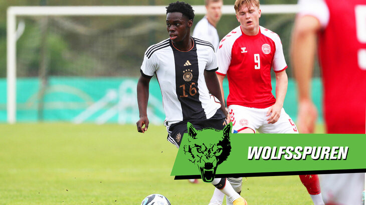 Der VfL-Wolfsburg-Spieler Kofi Amoako im Trikot der Nationalmannschaft.