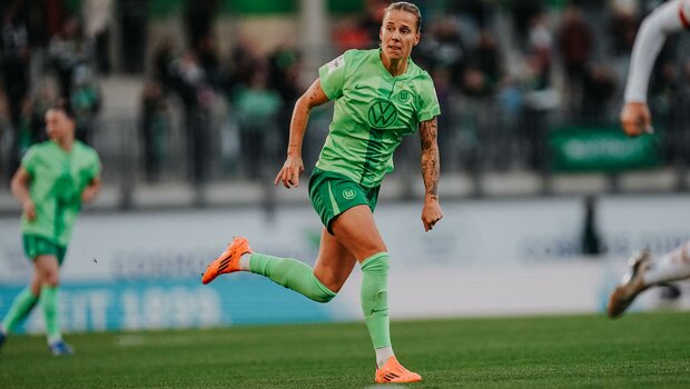 Die VfL-Wolfsburg-Spielerin Lynn Wilms läuft.