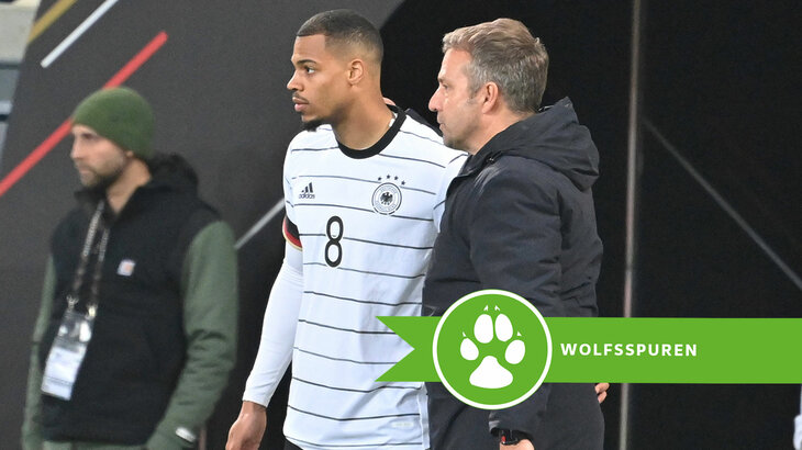 Wolfsspuren Grafik mit Hansi Flick und Vfl Wolfsburg Spieler Nmecha im Dress der Deutschen Nationalmannschaft. 