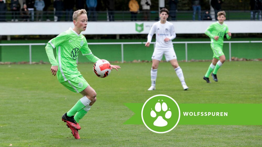Spieler der U15 des VfL Wolfsburg bei der Ballannahme