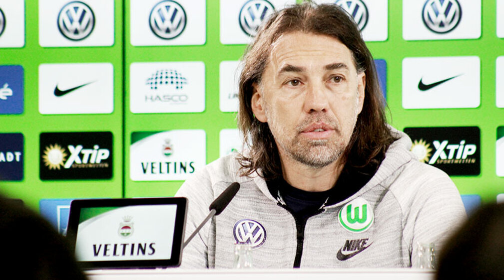 Head coach Martin Schmidt during the pre-match press conference ahead of the clash with Frankfurt. 