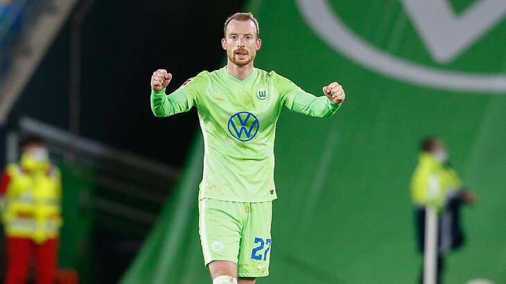 Der Spieler des VfL WOlfsburg Maximilian Arnold jubelt.