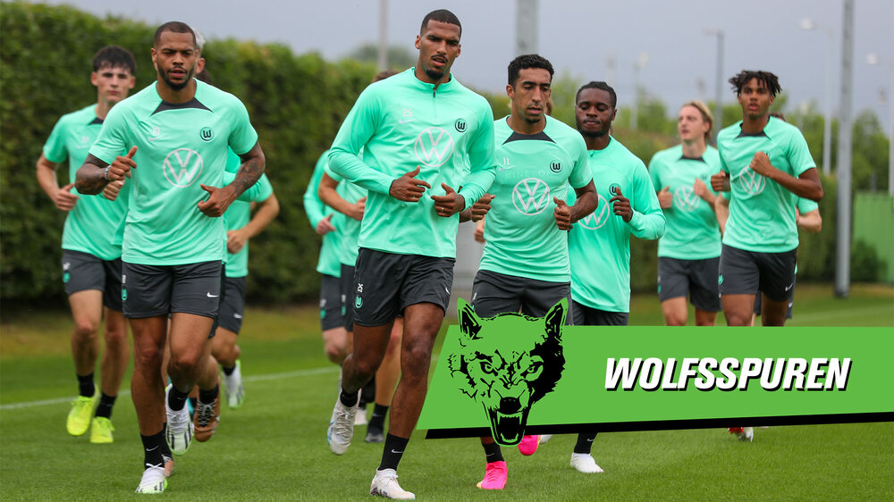 VfL Wolfsburg Spieler beim Lauftraining auf dem Trainingsplatz.