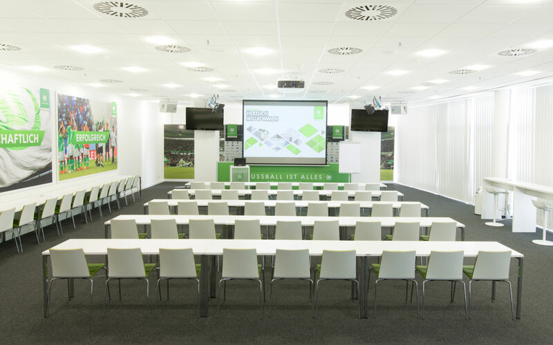Der Pressekonferenzraum in der Volkswagen Arena vom VfL Wolfsburg.