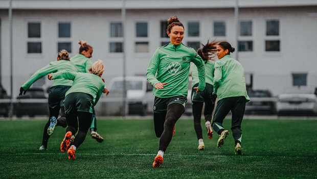 Die VfL Wolfsburg Spielerin Fenna Kalma beim Abschlusstraining vor dem UWCL Spiel gegen Galatasaray.