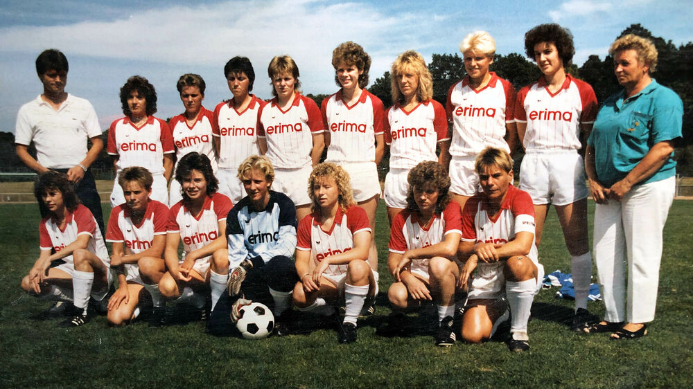 Ein historisches Bild der Wolfsburger Frauenmannschaft.