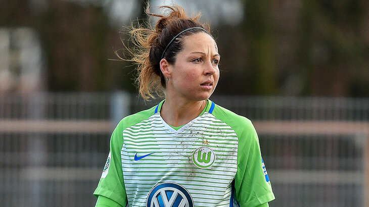 Midfielder Vanessa Bernauer. 