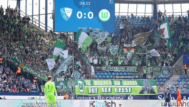 Die Fans des VfL-Wolfsburg beim Auswärtsspiel gegen Bochum.