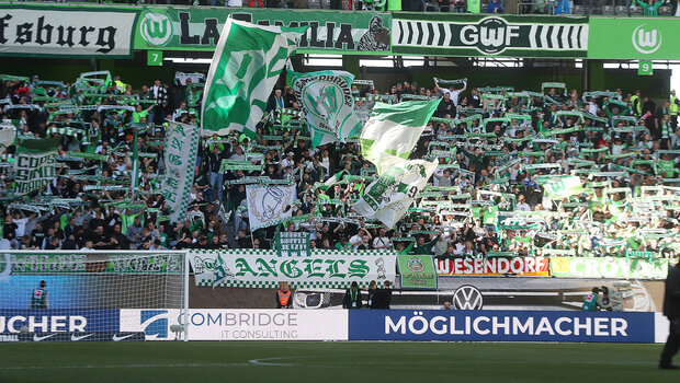 Die grün-weiße Nordkurve des VfL Wolfsburg.