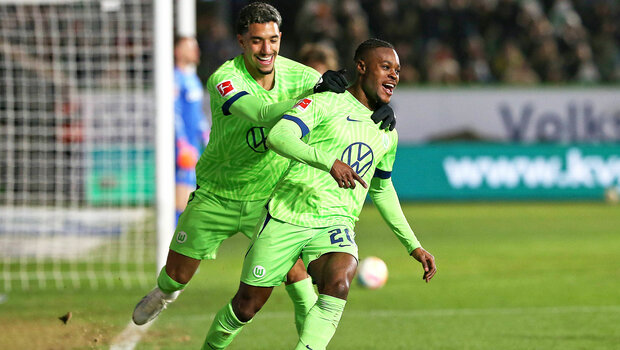 Jubel von VfL-Wolfsburg-Spieler Baku nach seinem Treffer gegen Freiburg.