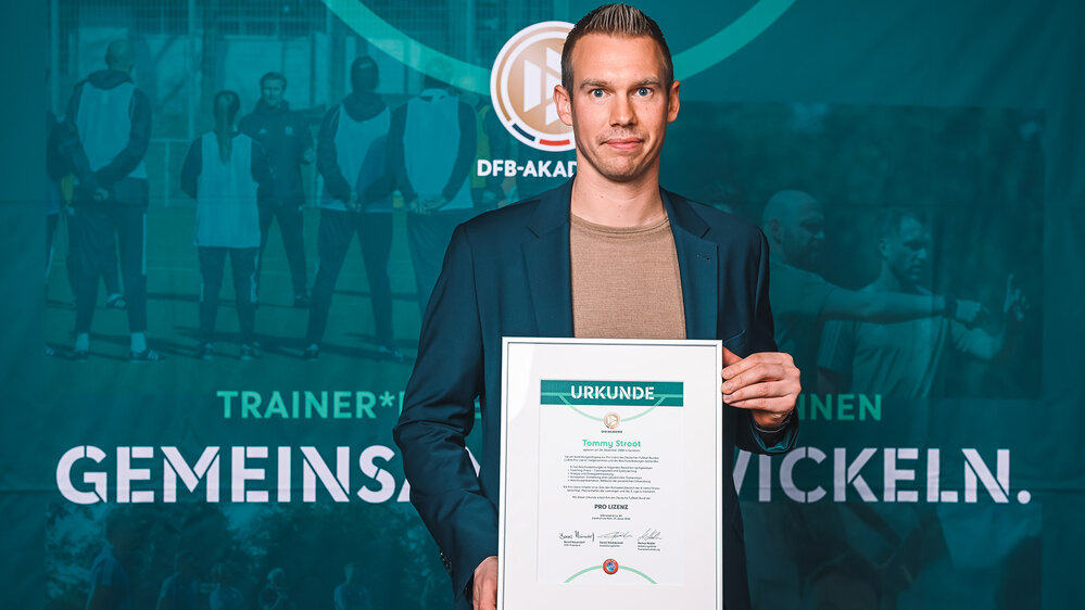 [Bild: csm_240301-stroot-urkunde-vfl-wolfsburg_4a7e8f73d4.jpg]