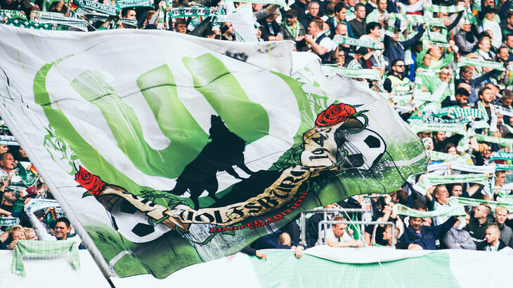 Fans in der Nordkurve des VfL Wolfsburg.