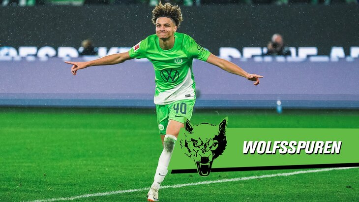 VfL-Wolfsburg-Spieler Kevin Paredes jubelt nach seinem Tor gegen den 1. FC Köln.