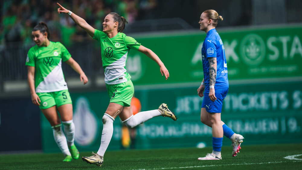 Die VfL-Wolfsburg-Spielerin Ewa Pajor jubelt nach einem Tor.