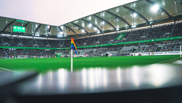 Ein Blick in das Volkswagen-Stadion von der Ecke des Spielfeldes aus.