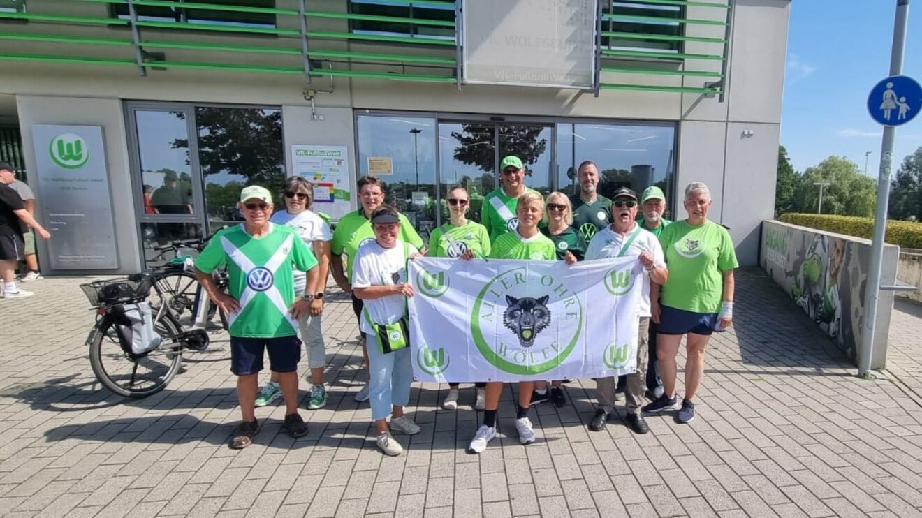 Gruppenbild vom VfL-Wolfsburg-Fanclub.