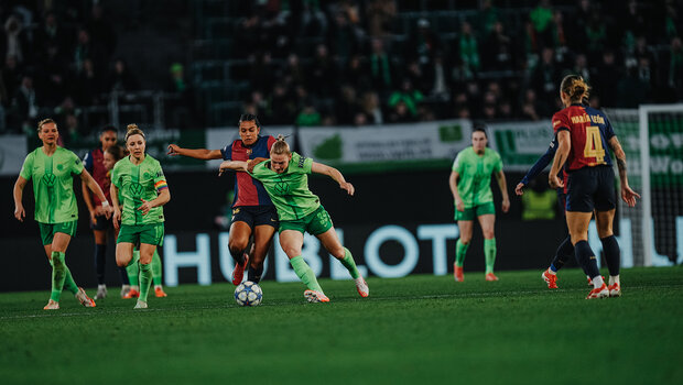 Die VfL-Wolfsburg-Spielerin Sarai Linder am Ball.