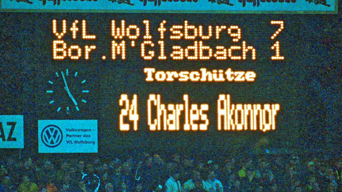 Die Anzeigetafel mit dem Ergebnis 7:1 für den VfL Wolfsburg gegen Gladbach.
