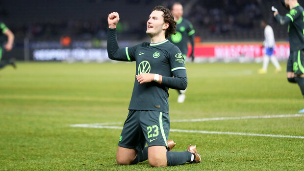 Der VfL-Wolfsburg-Spieler Jonas Wind jubelt nach einem Tor.