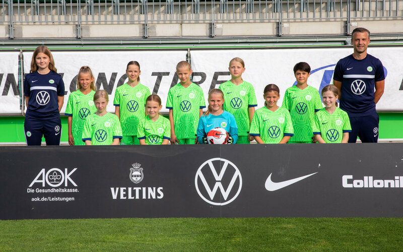Das Teamfoto des Nachwuchswölfinnen-Talentteams vom VfL Wolfsburg.
