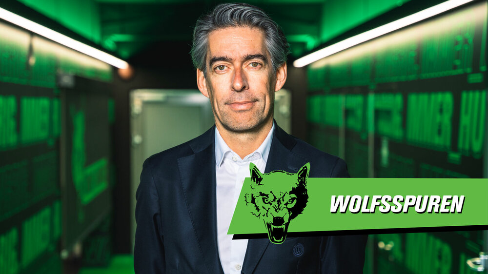VfL-Wolfsburg-Geschäftsführer Michael Meeske lächelt in die Kamera.