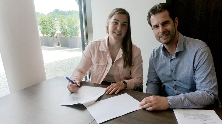 English national team goalkeeper Mary Earps signs for VfL Wolfsburg. 