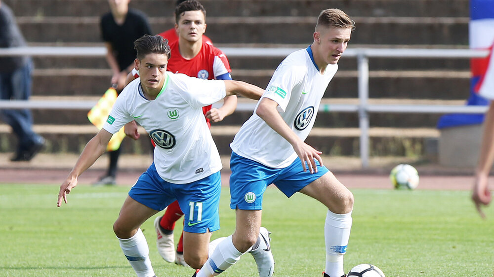 Zwei Spieler der U17 im Spiel gegen Kiel.