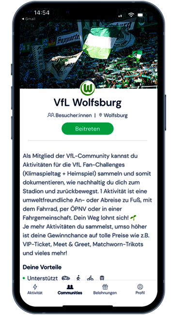 Ein Smartphone mit VfL Wolfsburg Content auf dem Bildschirm.