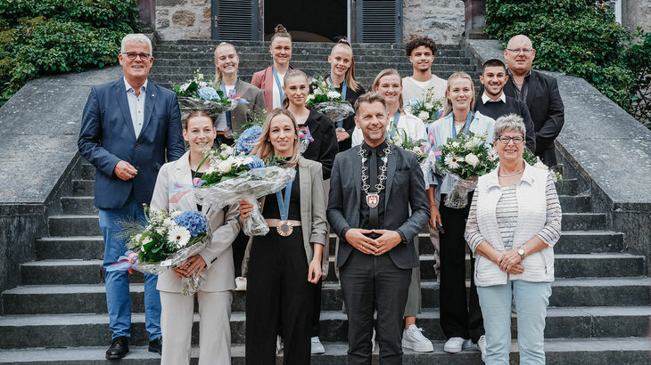 Die VfL-Wolfsburg olympioniken posieren für ein Foto.