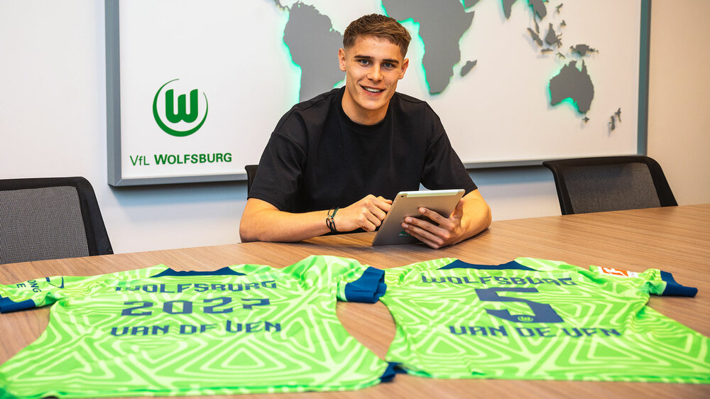 Micky Van de Ven verlängert seinen Vertrag mit dem VfL Wolfsburg bis 2027.