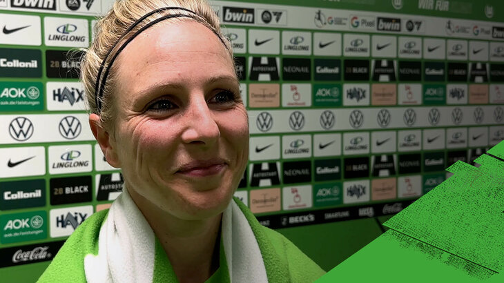 Die VfL-Spielerin Svenja Huth lächelt in die Kamera.
