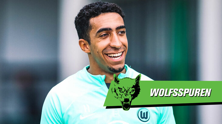 Der VfL-Wolfsburg-Spieler Tiago Tomas lacht.