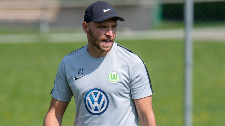 VfL-Frauen-Cheftrainer Stephan Lerch während einer Trainingseinheit.